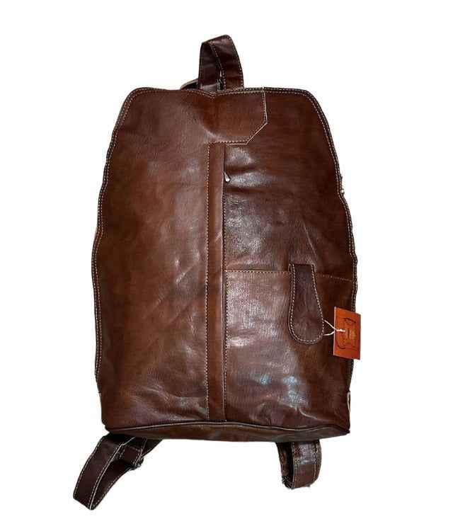 Mochila Lucca artesanal de piel de cabra color marrón con diseño unisex.
