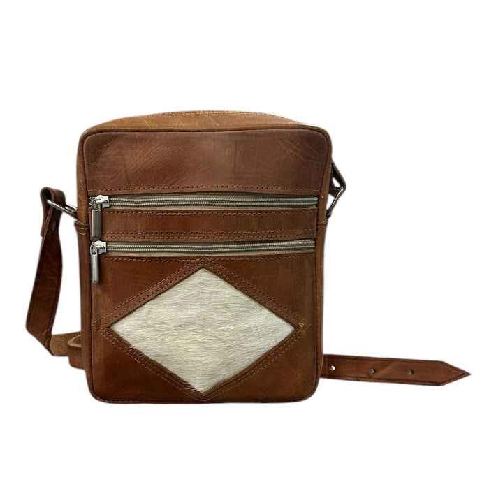Bolso bandolera artesanal de piel natural. Look todo piel