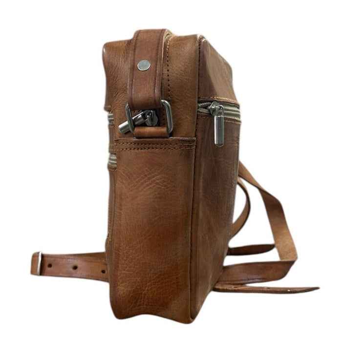 Bolso bandolera artesanal de piel natural. Look todo piel