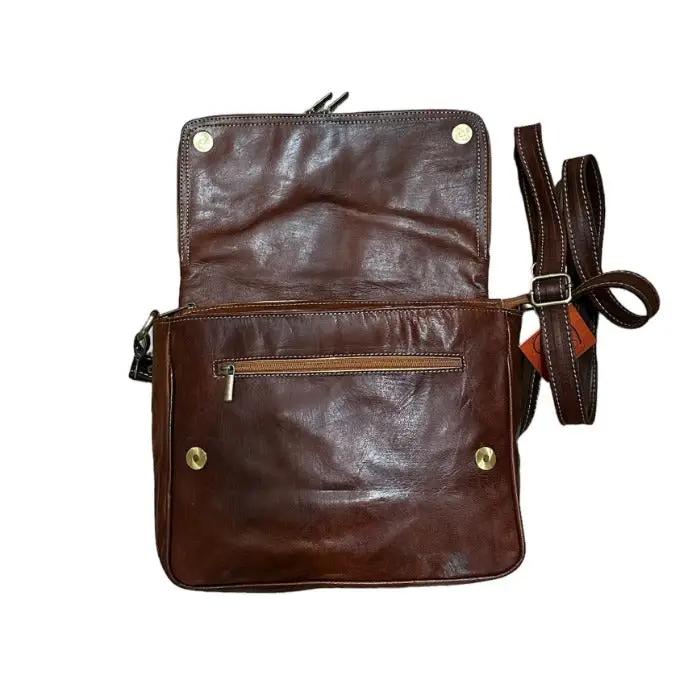 Bolso bandolera con solapa de piel natural. Unisex - Look Todo Piel