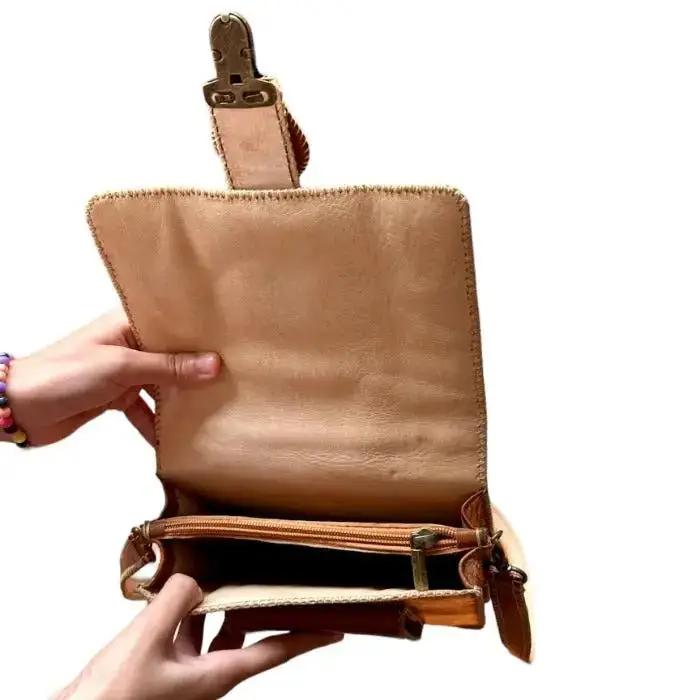 Bolso bandolera con solapa hecho a mano de piel natural - Look Todo Piel