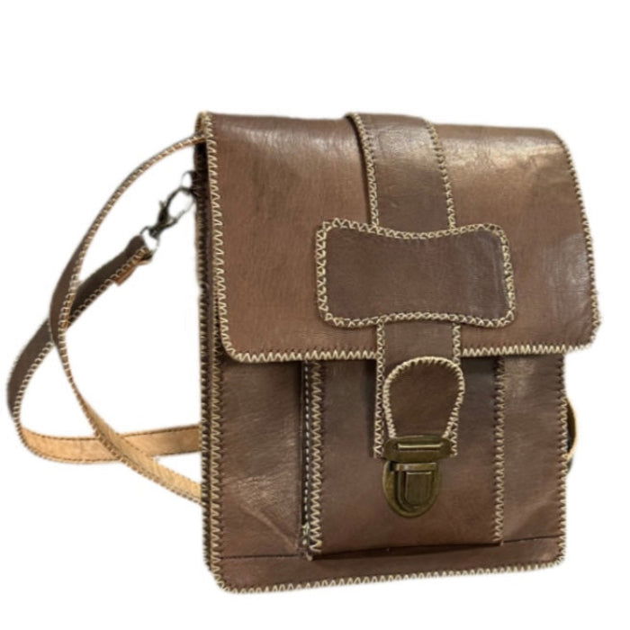 Bolso bandolera con solapa hecho a mano de piel natural - Look Todo Piel