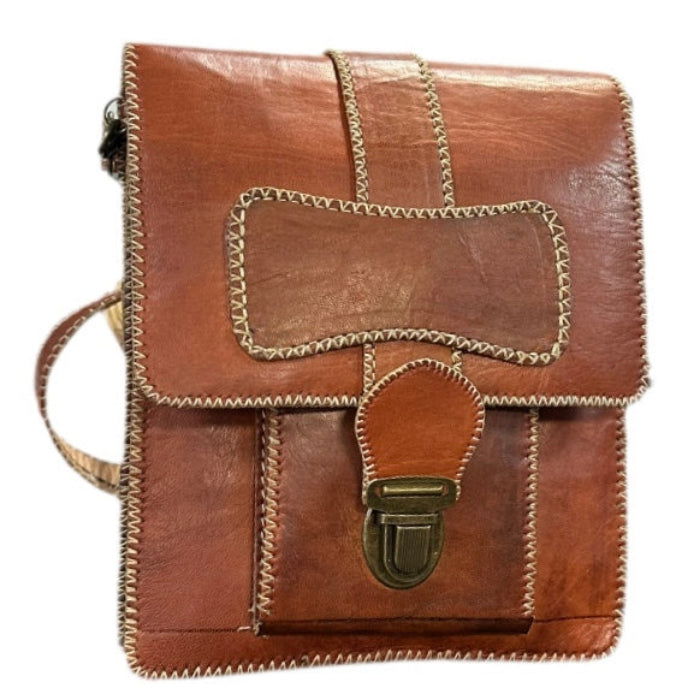 Bolso bandolera con solapa hecho a mano de piel natural - Look Todo Piel
