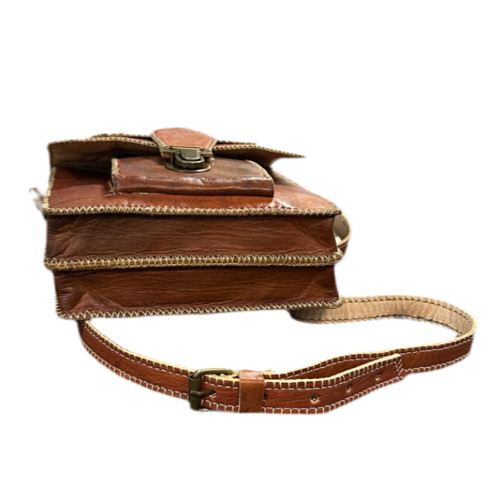 Bolso bandolera con solapa hecho a mano de piel natural - Look Todo Piel