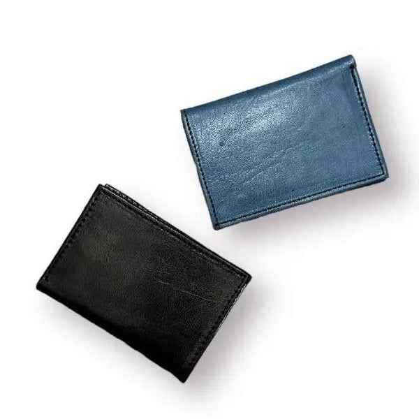 Elegancia Compacta: Cartera Venicia en Piel Natural