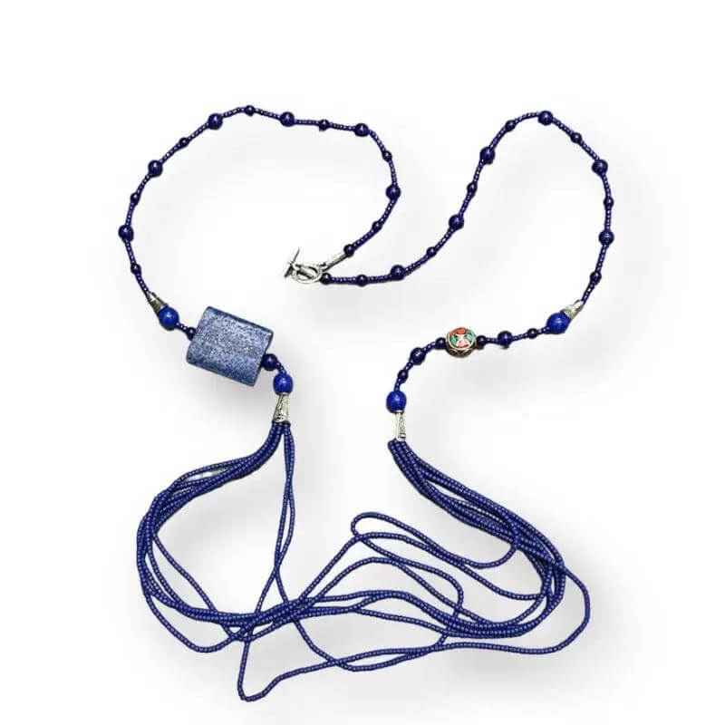 Colgante artesanal hecho con  lápiz lazuli