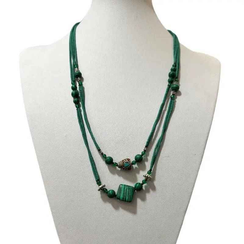 Colgante artesanal de malaquita y plata baja. En oferta 