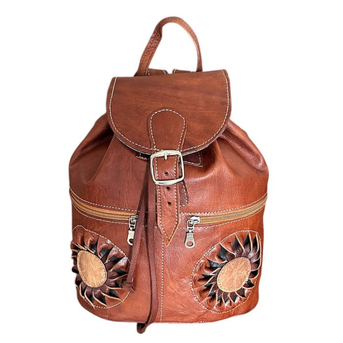 Mochila Sol con solapa artesanal de piel natural. - Look Todo Piel