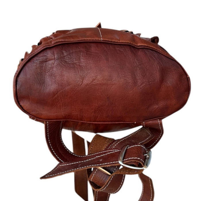 Mochila Sol con solapa artesanal de piel natural. - Look Todo Piel