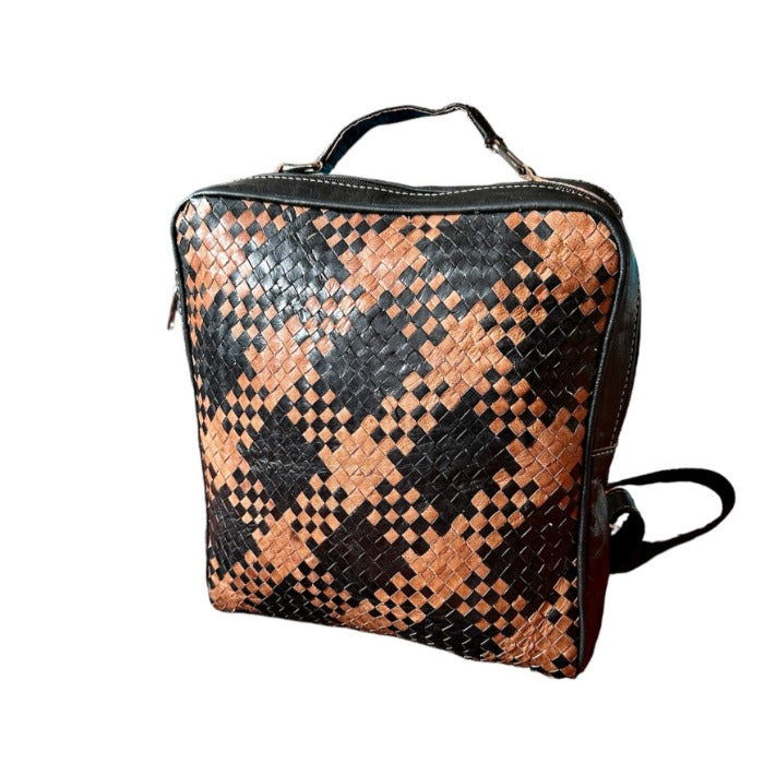 Mochila trenzada artesanal de piel natural. - Look Todo Piel
