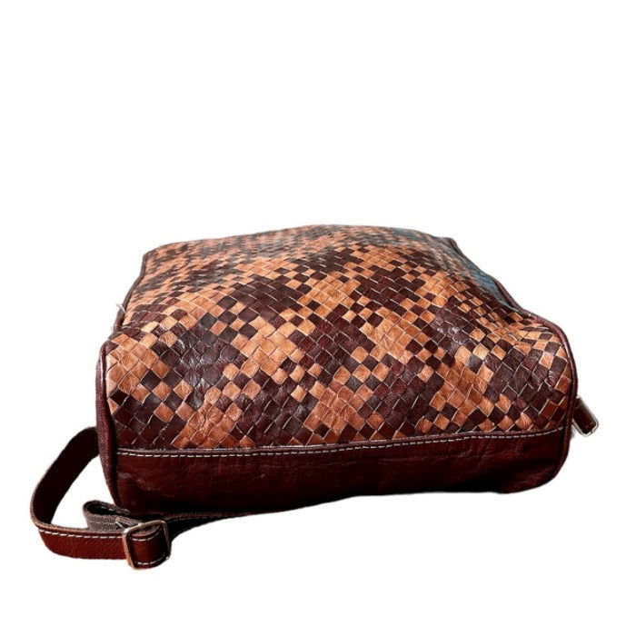 Mochila trenzada artesanal de piel natural. - Look Todo Piel